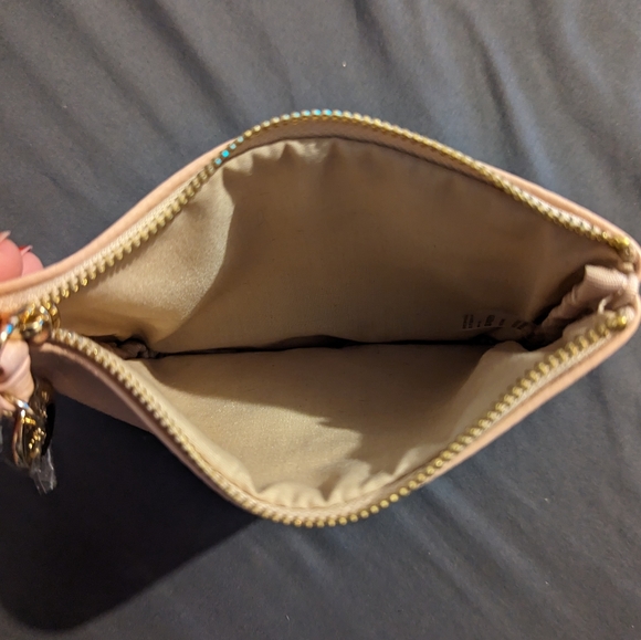 Chloe - Picture 3 of 4